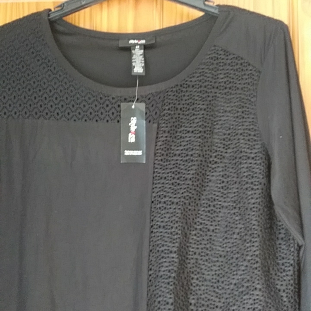 Style & Co 2X Lace and Ruffle Tunic - Picture 3 of 11